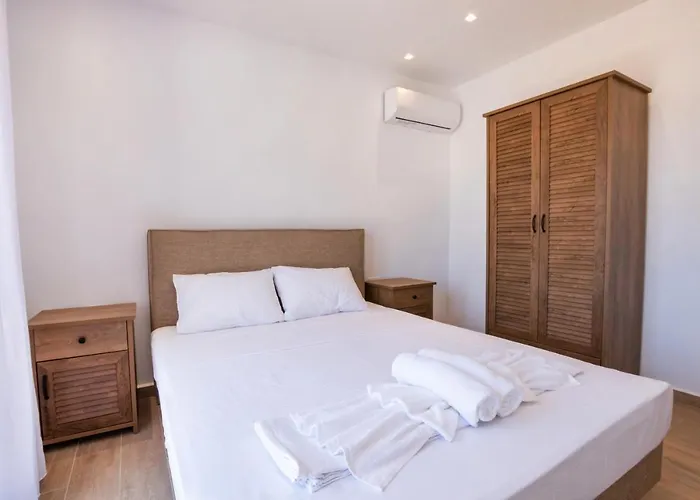 Cato Agro 1, Seafront With Private Pool *