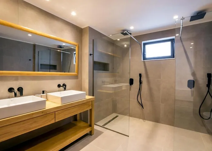 Cato Agro 1, Seafront With Private Pool *